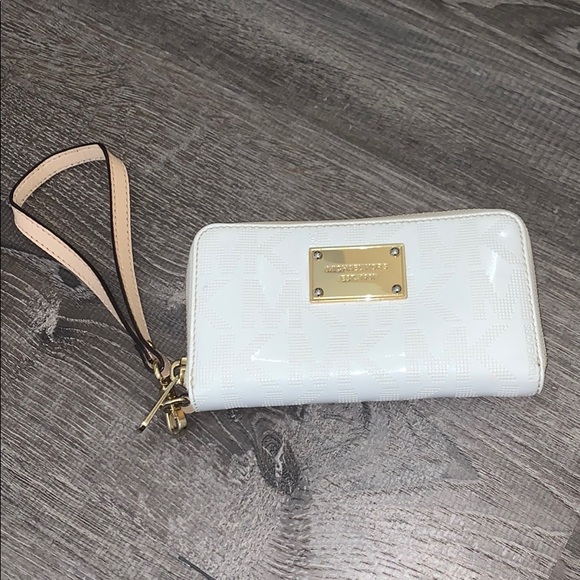 Michael Kors Handbags - Wristlet